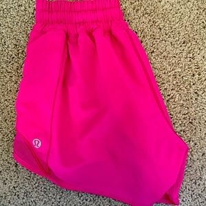 Lululemon RARE Hotty hots!!! Sonic Pink!!! Size 0 tall!!